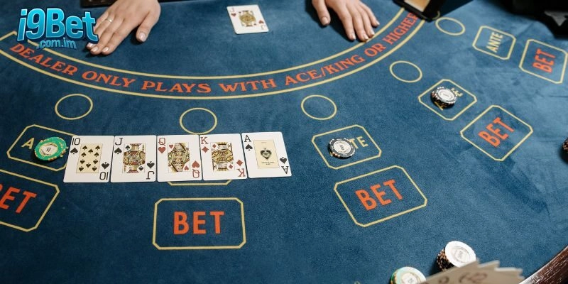 Trò chơi yêu cầu chiến lược và quản lý vốn hợp lý để đạt được thành công.