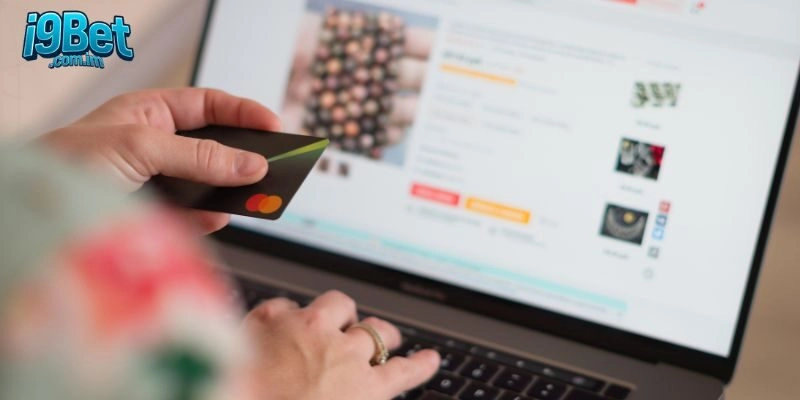 Trò chơi này dễ chơi và hấp dẫn, thu hút nhiều người tham gia.